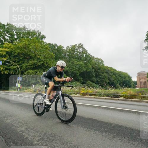 14.09.2025 - Stadtparktriathlon Michael Burmester http://msf.ph/oto/8889684 14.09.2025 09:18:50 Radfahren 302, 454, 493, 499, 502 meine-sportfotos.de