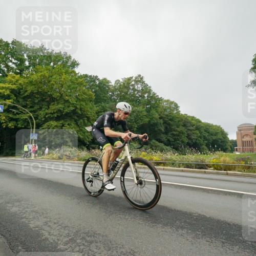 14.09.2025 - Stadtparktriathlon Michael Burmester http://msf.ph/oto/8889777 14.09.2025 09:20:32 Radfahren 301, 318, 326, 340, 345, 346, 347, 359, 363, 370, 371, 373, 377, 381, 389, 445, 448 meine-sportfotos.de