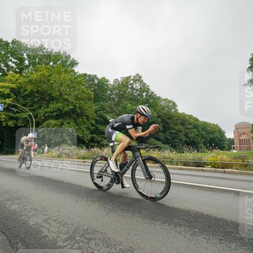 14.09.2025 - Stadtparktriathlon Michael Burmester http://msf.ph/oto/8889785 14.09.2025 09:20:34 Radfahren 301, 318, 326, 340, 345, 346, 347, 359, 363, 370, 373, 377, 381, 386, 389, 448 meine-sportfotos.de