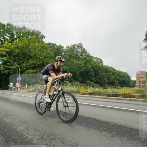14.09.2025 - Stadtparktriathlon Michael Burmester http://msf.ph/oto/8889801 14.09.2025 09:20:42 Radfahren 327, 346, 377, 386, 448 meine-sportfotos.de