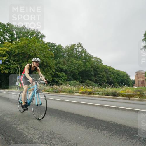14.09.2025 - Stadtparktriathlon Michael Burmester http://msf.ph/oto/8889815 14.09.2025 09:21:09 Radfahren 339, 342, 380, 401, 404, 473, 500 meine-sportfotos.de