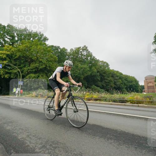 14.09.2025 - Stadtparktriathlon Michael Burmester http://msf.ph/oto/8889863 14.09.2025 09:21:59 Radfahren 354, 357, 410, 451, 458 meine-sportfotos.de