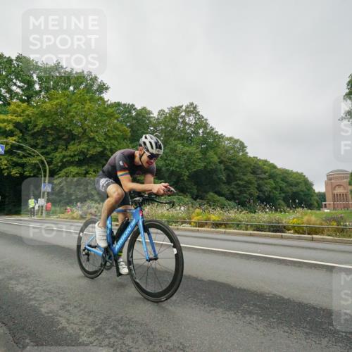 14.09.2025 - Stadtparktriathlon Michael Burmester http://msf.ph/oto/8889864 14.09.2025 09:22:01 Radfahren 354, 357, 410, 451 meine-sportfotos.de