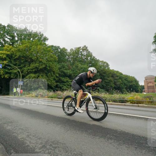 14.09.2025 - Stadtparktriathlon Michael Burmester http://msf.ph/oto/8889899 14.09.2025 09:23:00 Radfahren 303, 336, 460, 462, 478 meine-sportfotos.de