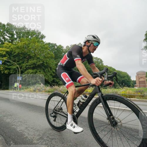 14.09.2025 - Stadtparktriathlon Michael Burmester http://msf.ph/oto/8889939 14.09.2025 09:23:41 Radfahren 350, 399, 457, 488 meine-sportfotos.de