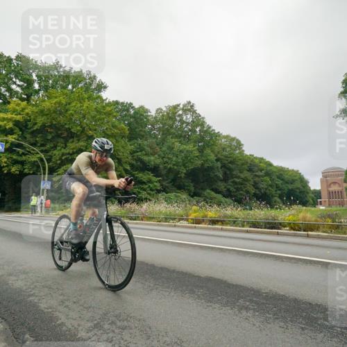 14.09.2025 - Stadtparktriathlon Michael Burmester http://msf.ph/oto/8890045 14.09.2025 09:26:41 Radfahren 302, 306, 338, 442, 456, 479 meine-sportfotos.de