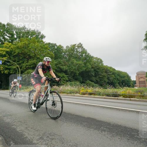 14.09.2025 - Stadtparktriathlon Michael Burmester http://msf.ph/oto/8890049 14.09.2025 09:26:46 Radfahren 302, 338, 442, 456, 479 meine-sportfotos.de