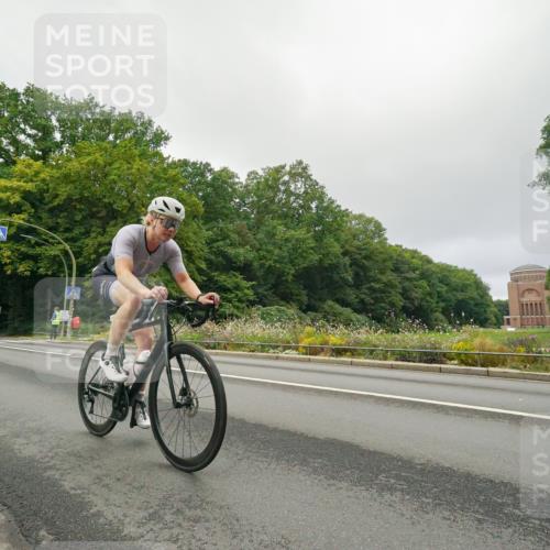 14.09.2025 - Stadtparktriathlon Michael Burmester http://msf.ph/oto/8890063 14.09.2025 09:27:15 Radfahren 359, 438, 469, 494 meine-sportfotos.de