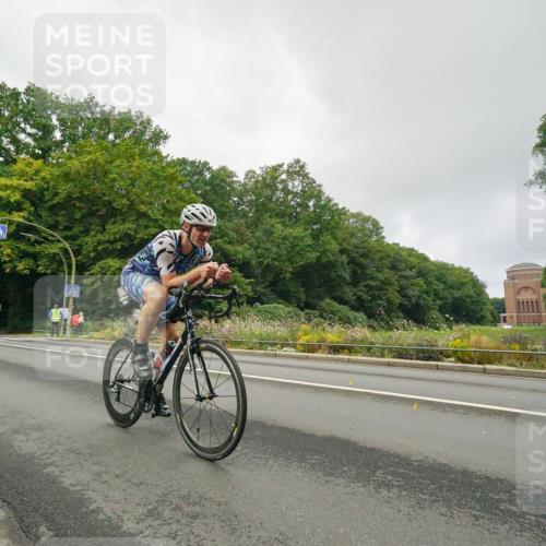 14.09.2025 - Stadtparktriathlon Michael Burmester http://msf.ph/oto/8890097 14.09.2025 09:28:17 Radfahren 327, 383, 393, 400, 413, 448, 498 meine-sportfotos.de