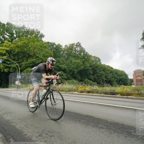14.09.2025 - Stadtparktriathlon Michael Burmester http://msf.ph/oto/8890116 14.09.2025 09:28:59 Radfahren 392, 402, 487, 500, 504 meine-sportfotos.de