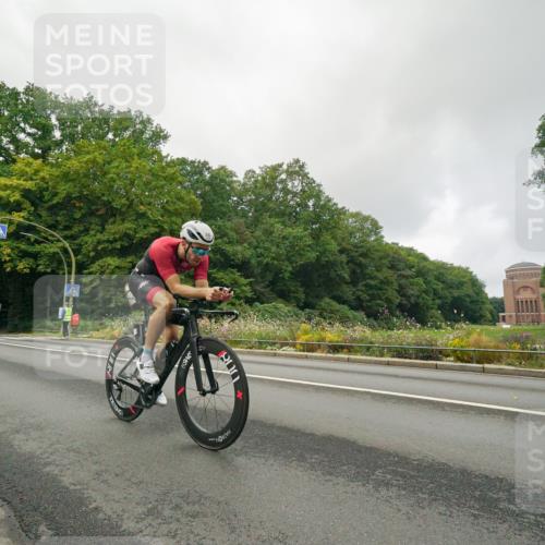 14.09.2025 - Stadtparktriathlon Michael Burmester http://msf.ph/oto/8890120 14.09.2025 09:29:03 Radfahren 392, 402, 408, 487, 500, 504 meine-sportfotos.de