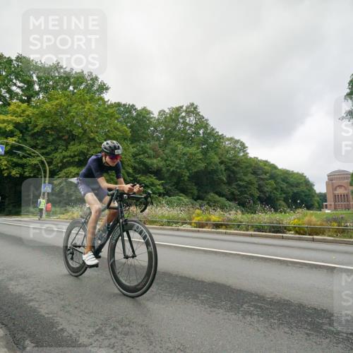 14.09.2025 - Stadtparktriathlon Michael Burmester http://msf.ph/oto/8890141 14.09.2025 09:29:35 Radfahren 418, 437, 460 meine-sportfotos.de