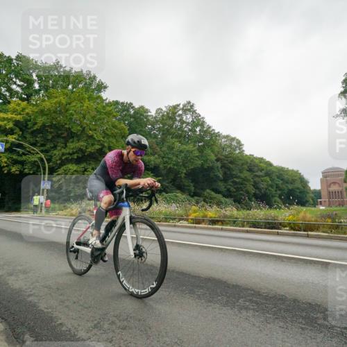 14.09.2025 - Stadtparktriathlon Michael Burmester http://msf.ph/oto/8890187 14.09.2025 09:31:47 Radfahren 422, 474 meine-sportfotos.de