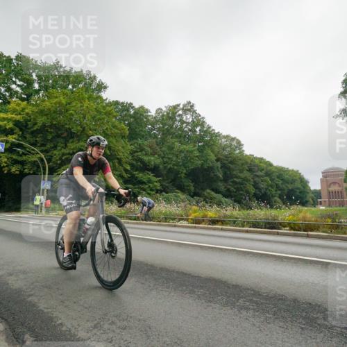 14.09.2025 - Stadtparktriathlon Michael Burmester http://msf.ph/oto/8890196 14.09.2025 09:32:26 Radfahren 387, 499 meine-sportfotos.de