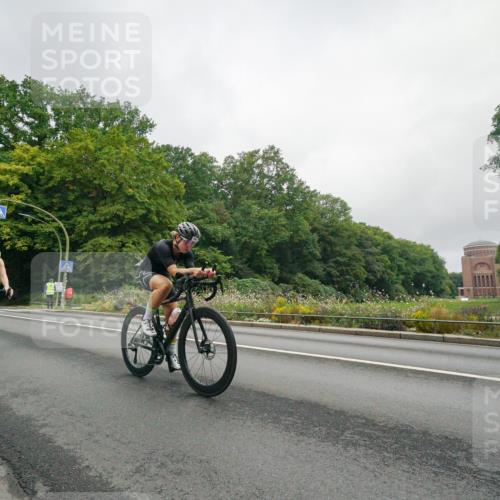 14.09.2025 - Stadtparktriathlon Michael Burmester http://msf.ph/oto/8890310 14.09.2025 09:35:40 Radfahren 410, 467, 487, 498 meine-sportfotos.de