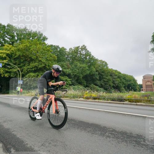 14.09.2025 - Stadtparktriathlon Michael Burmester http://msf.ph/oto/8890372 14.09.2025 09:38:44 Radfahren 474, 493 meine-sportfotos.de