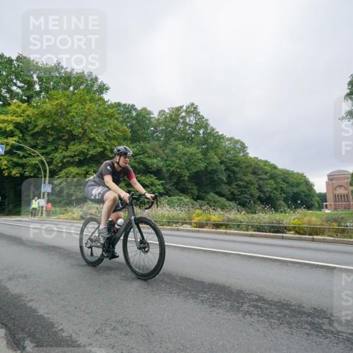 14.09.2025 - Stadtparktriathlon Michael Burmester http://msf.ph/oto/8890388 14.09.2025 09:39:58 Radfahren 387 meine-sportfotos.de