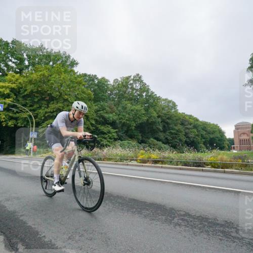 14.09.2025 - Stadtparktriathlon Michael Burmester http://msf.ph/oto/8890400 14.09.2025 09:40:25 Radfahren 443, 447, 473, 475, 483, 486, 495 meine-sportfotos.de