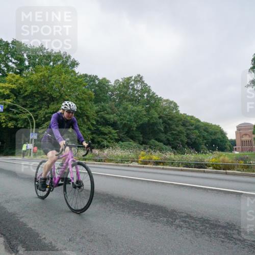 14.09.2025 - Stadtparktriathlon Michael Burmester http://msf.ph/oto/8890441 14.09.2025 09:42:32 Radfahren 487, 492 meine-sportfotos.de