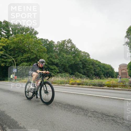 14.09.2025 - Stadtparktriathlon Michael Burmester http://msf.ph/oto/8890528 14.09.2025 09:50:47 Radfahren 498, 594, 604, 610 meine-sportfotos.de