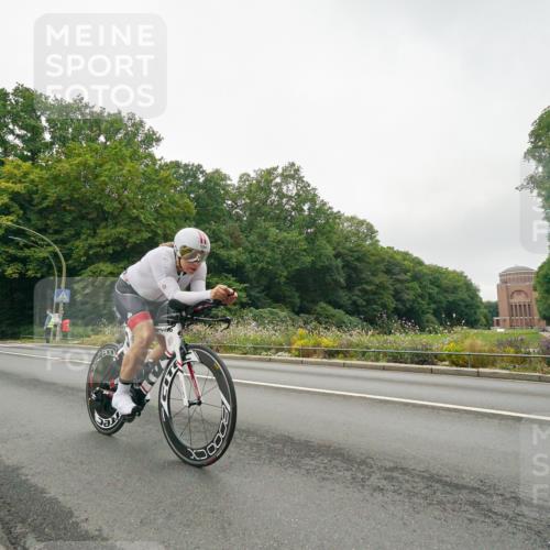 14.09.2025 - Stadtparktriathlon Michael Burmester http://msf.ph/oto/8890530 14.09.2025 09:50:50 Radfahren 498, 594, 604, 610 meine-sportfotos.de
