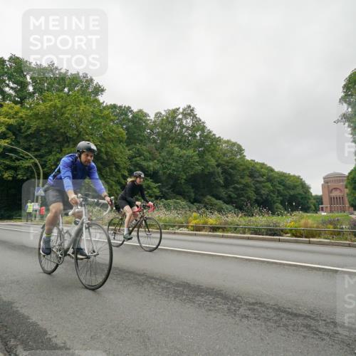 14.09.2025 - Stadtparktriathlon Michael Burmester http://msf.ph/oto/8890549 14.09.2025 09:52:03 Radfahren 456, 541, 583 meine-sportfotos.de