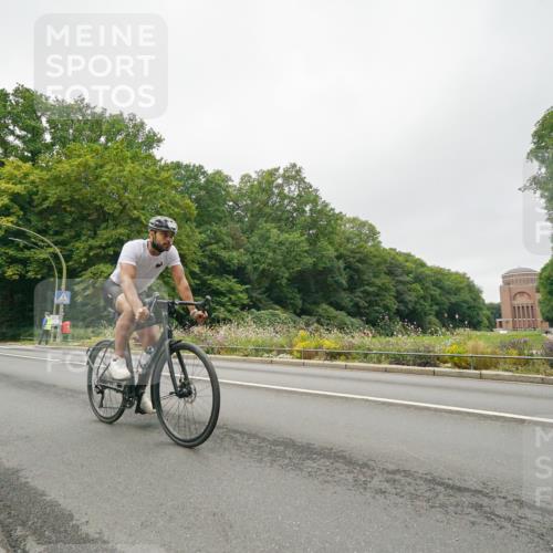 14.09.2025 - Stadtparktriathlon Michael Burmester http://msf.ph/oto/8890561 14.09.2025 09:52:56 Radfahren 556, 576 meine-sportfotos.de