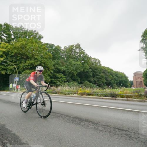 14.09.2025 - Stadtparktriathlon Michael Burmester http://msf.ph/oto/8890615 14.09.2025 09:55:29 Radfahren 450, 458, 546, 557 meine-sportfotos.de