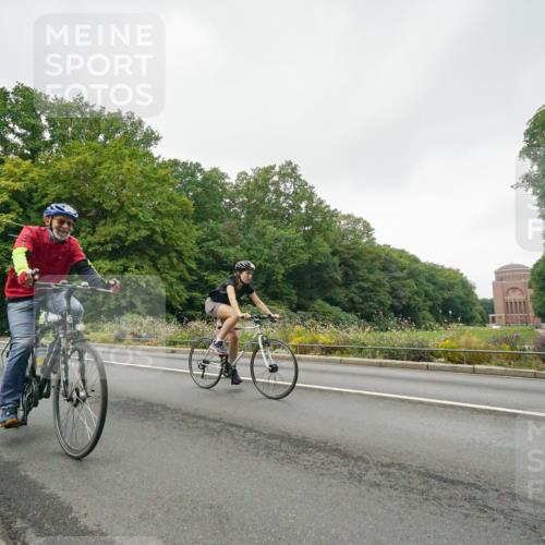 14.09.2025 - Stadtparktriathlon Michael Burmester http://msf.ph/oto/8890616 14.09.2025 09:55:33 Radfahren 450, 546, 557 meine-sportfotos.de
