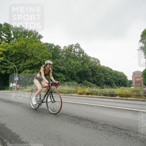 14.09.2025 - Stadtparktriathlon Michael Burmester http://msf.ph/oto/8890623 14.09.2025 09:56:05 Radfahren 521, 522, 593 meine-sportfotos.de