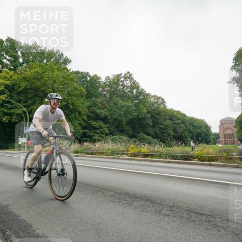 14.09.2025 - Stadtparktriathlon Michael Burmester http://msf.ph/oto/8890642 14.09.2025 09:57:11 Radfahren 542, 586, 588, 594, 605 meine-sportfotos.de