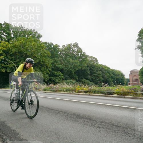 14.09.2025 - Stadtparktriathlon Michael Burmester http://msf.ph/oto/8890644 14.09.2025 09:57:17 Radfahren 446, 542, 562, 588, 594, 597, 605 meine-sportfotos.de