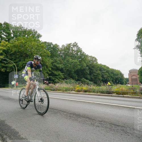 14.09.2025 - Stadtparktriathlon Michael Burmester http://msf.ph/oto/8890659 14.09.2025 09:58:29 Radfahren 590 meine-sportfotos.de