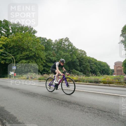 14.09.2025 - Stadtparktriathlon Michael Burmester http://msf.ph/oto/8890668 14.09.2025 09:59:00 Radfahren 537, 599, 604, 617 meine-sportfotos.de