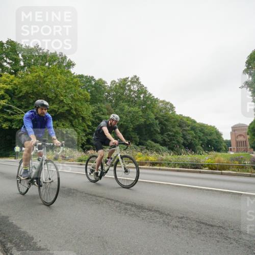 14.09.2025 - Stadtparktriathlon Michael Burmester http://msf.ph/oto/8890694 14.09.2025 10:00:53 Radfahren 512, 548, 576, 583, 618 meine-sportfotos.de