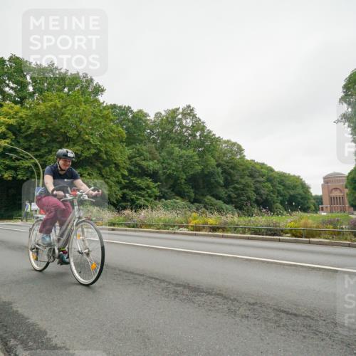 14.09.2025 - Stadtparktriathlon Michael Burmester http://msf.ph/oto/8890698 14.09.2025 10:01:02 Radfahren 528, 533, 548, 550, 606, 614, 616, 620 meine-sportfotos.de