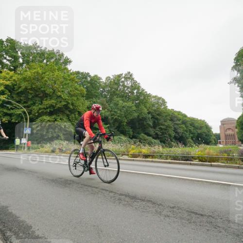 14.09.2025 - Stadtparktriathlon Michael Burmester http://msf.ph/oto/8890706 14.09.2025 10:01:09 Radfahren 528, 550, 575, 606, 614, 616, 620 meine-sportfotos.de