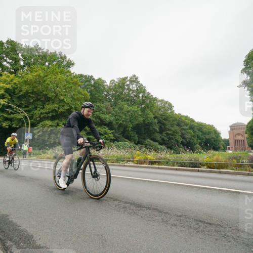 14.09.2025 - Stadtparktriathlon Michael Burmester http://msf.ph/oto/8890708 14.09.2025 10:01:20 Radfahren 554, 575, 585, 587, 607, 609 meine-sportfotos.de
