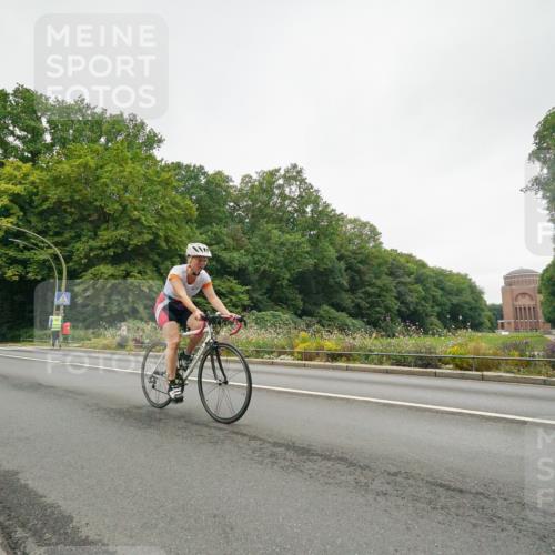 14.09.2025 - Stadtparktriathlon Michael Burmester http://msf.ph/oto/8890715 14.09.2025 10:01:48 Radfahren 523, 577, 596 meine-sportfotos.de