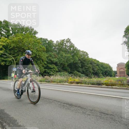14.09.2025 - Stadtparktriathlon Michael Burmester http://msf.ph/oto/8890717 14.09.2025 10:01:49 Radfahren 523, 577, 596 meine-sportfotos.de