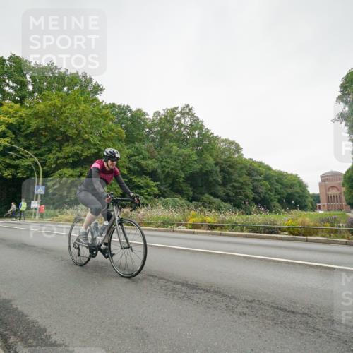 14.09.2025 - Stadtparktriathlon Michael Burmester http://msf.ph/oto/8890723 14.09.2025 10:02:10 Radfahren 525, 529, 551 meine-sportfotos.de