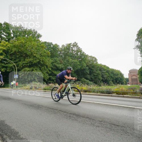 14.09.2025 - Stadtparktriathlon Michael Burmester http://msf.ph/oto/8890744 14.09.2025 10:03:15 Radfahren 532, 564, 597 meine-sportfotos.de