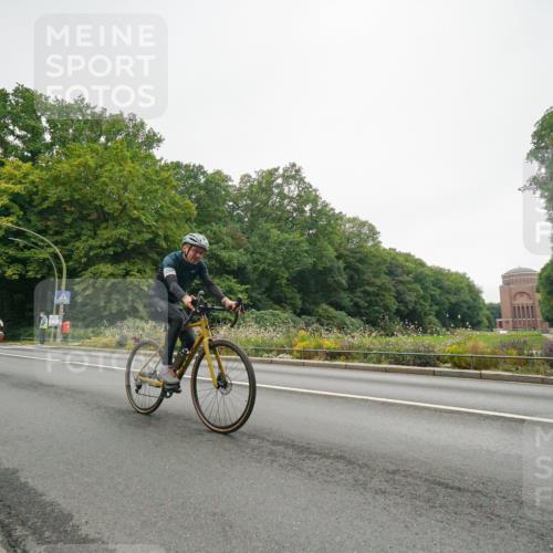 14.09.2025 - Stadtparktriathlon Michael Burmester http://msf.ph/oto/8890748 14.09.2025 10:03:28 Radfahren 589, 592 meine-sportfotos.de