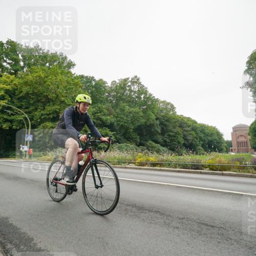 14.09.2025 - Stadtparktriathlon Michael Burmester http://msf.ph/oto/8890755 14.09.2025 10:03:38 Radfahren 534, 589, 611 meine-sportfotos.de