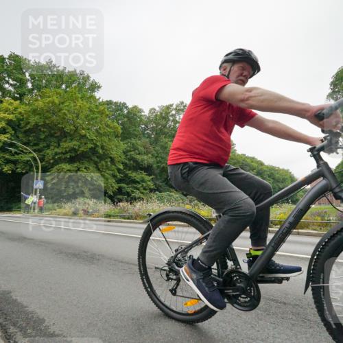 14.09.2025 - Stadtparktriathlon Michael Burmester http://msf.ph/oto/8890775 14.09.2025 10:05:00 Radfahren 527, 536, 567, 598 meine-sportfotos.de