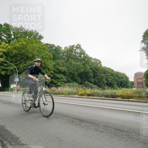 14.09.2025 - Stadtparktriathlon Michael Burmester http://msf.ph/oto/8890779 14.09.2025 10:05:17 Radfahren 549, 553, 562, 563, 586 meine-sportfotos.de