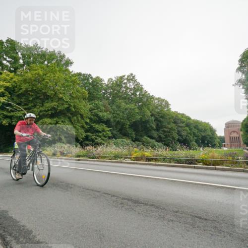 14.09.2025 - Stadtparktriathlon Michael Burmester http://msf.ph/oto/8890795 14.09.2025 10:06:16 Radfahren 519, 590, 600, 601, 602 meine-sportfotos.de