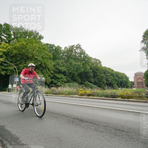 14.09.2025 - Stadtparktriathlon Michael Burmester http://msf.ph/oto/8890797 14.09.2025 10:06:16 Radfahren 519, 590, 600, 601, 602 meine-sportfotos.de
