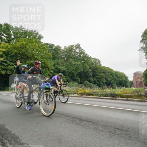 14.09.2025 - Stadtparktriathlon Michael Burmester http://msf.ph/oto/8890806 14.09.2025 10:06:49 Radfahren 570, 588 meine-sportfotos.de
