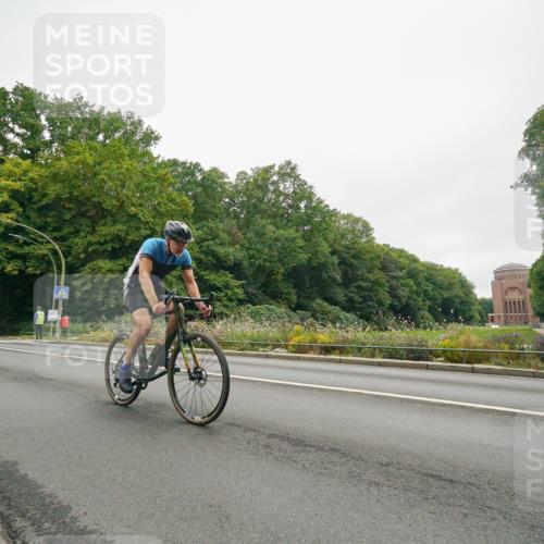 14.09.2025 - Stadtparktriathlon Michael Burmester http://msf.ph/oto/8890820 14.09.2025 10:07:51 Radfahren 554, 608 meine-sportfotos.de